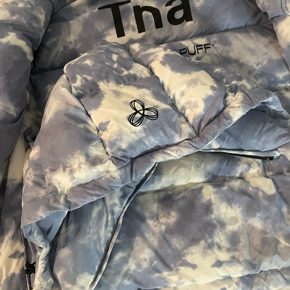 ❌SOLD❌TNA baby blue and white TYE-DYE SUPER PUFF (Shorty) - Picture 4 of 5